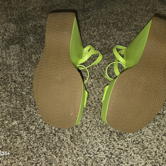 Michael Kors Paola Wedge - Picture 3 of 5